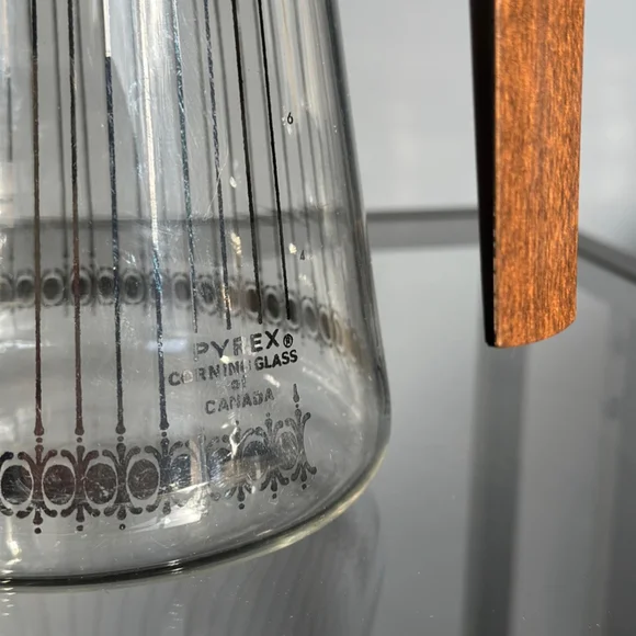 Pyrex 6 cup vintage coffee carafe | made in Canada - Picture 4 of 4